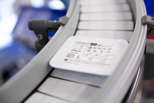 Omnipod Pod moving on a conveyor in the manufacturing process